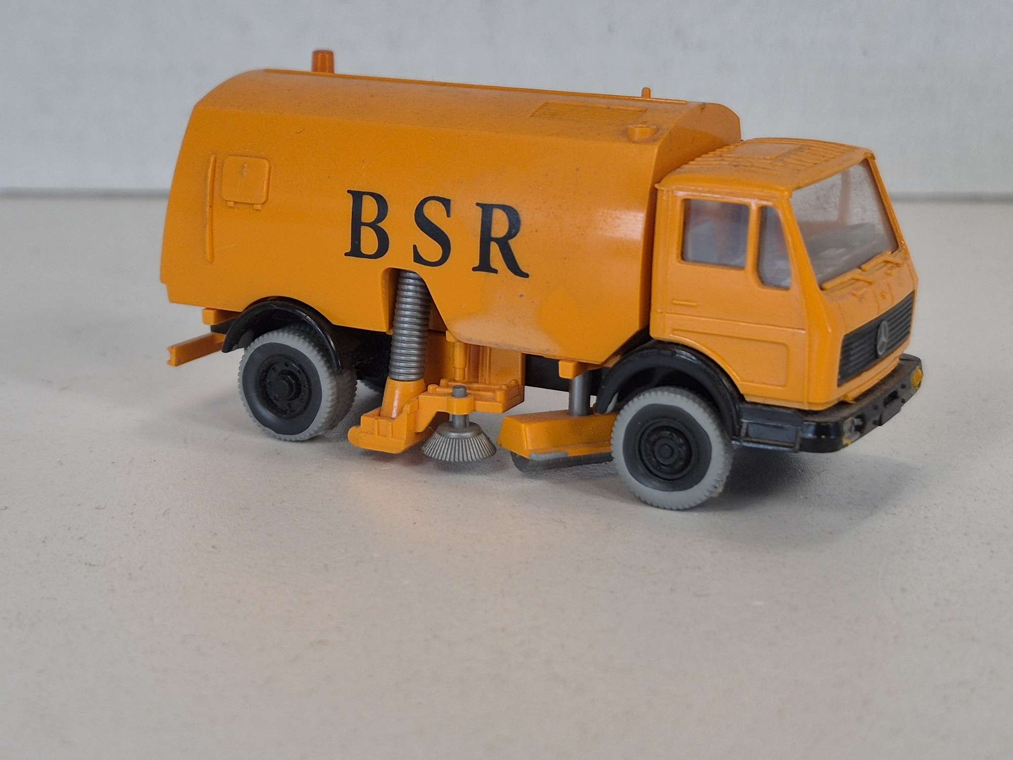 Mercedes-Benz NG - Utilaj curateniei stradala — photo 2