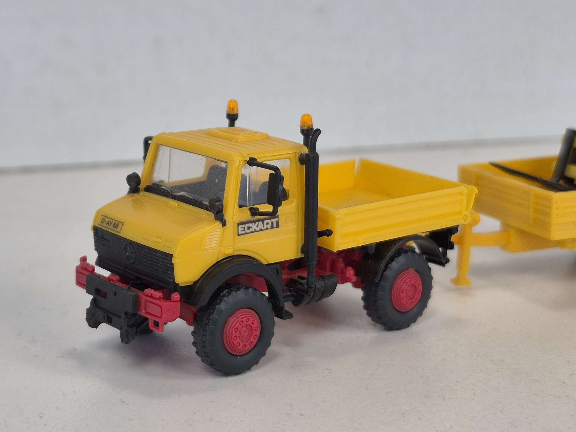 Mercedes-Benz Unimog cu remorca si Stivutor 'Eckart' — photo 3