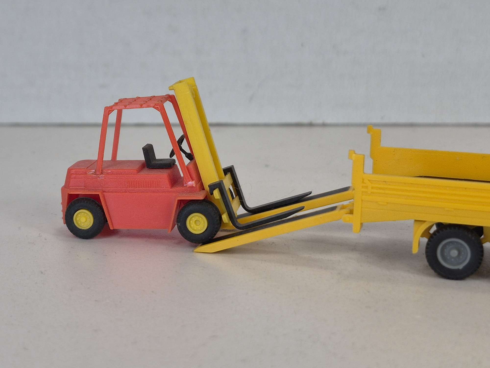 Mercedes-Benz Unimog cu remorca si Stivutor 'Eckart' — photo 5